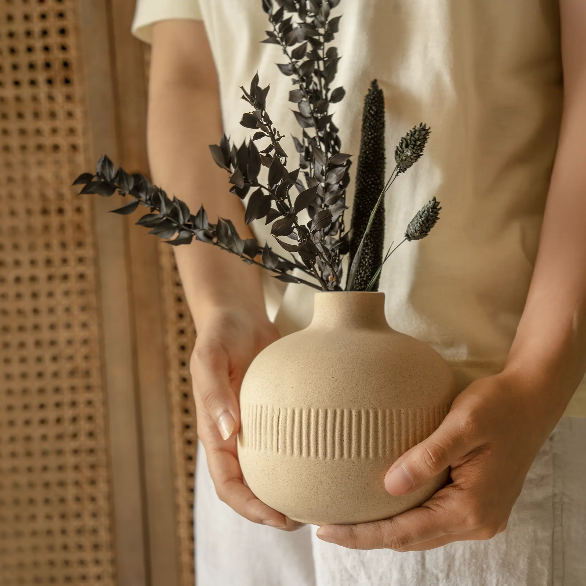 classic beige ceramic vase - short - Image 3