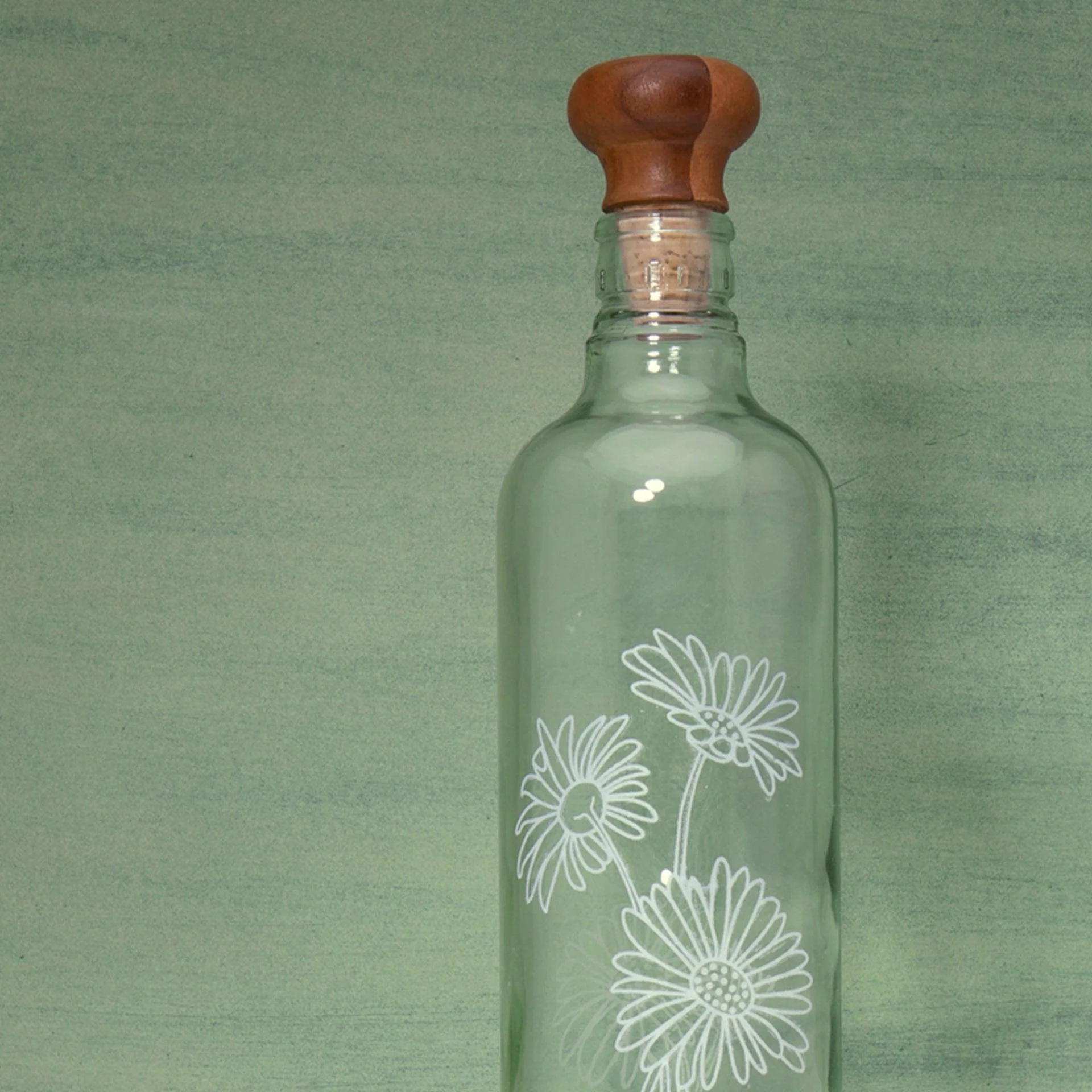 Daisy Glass Water Bottle With Wooden Stopper - Image 3