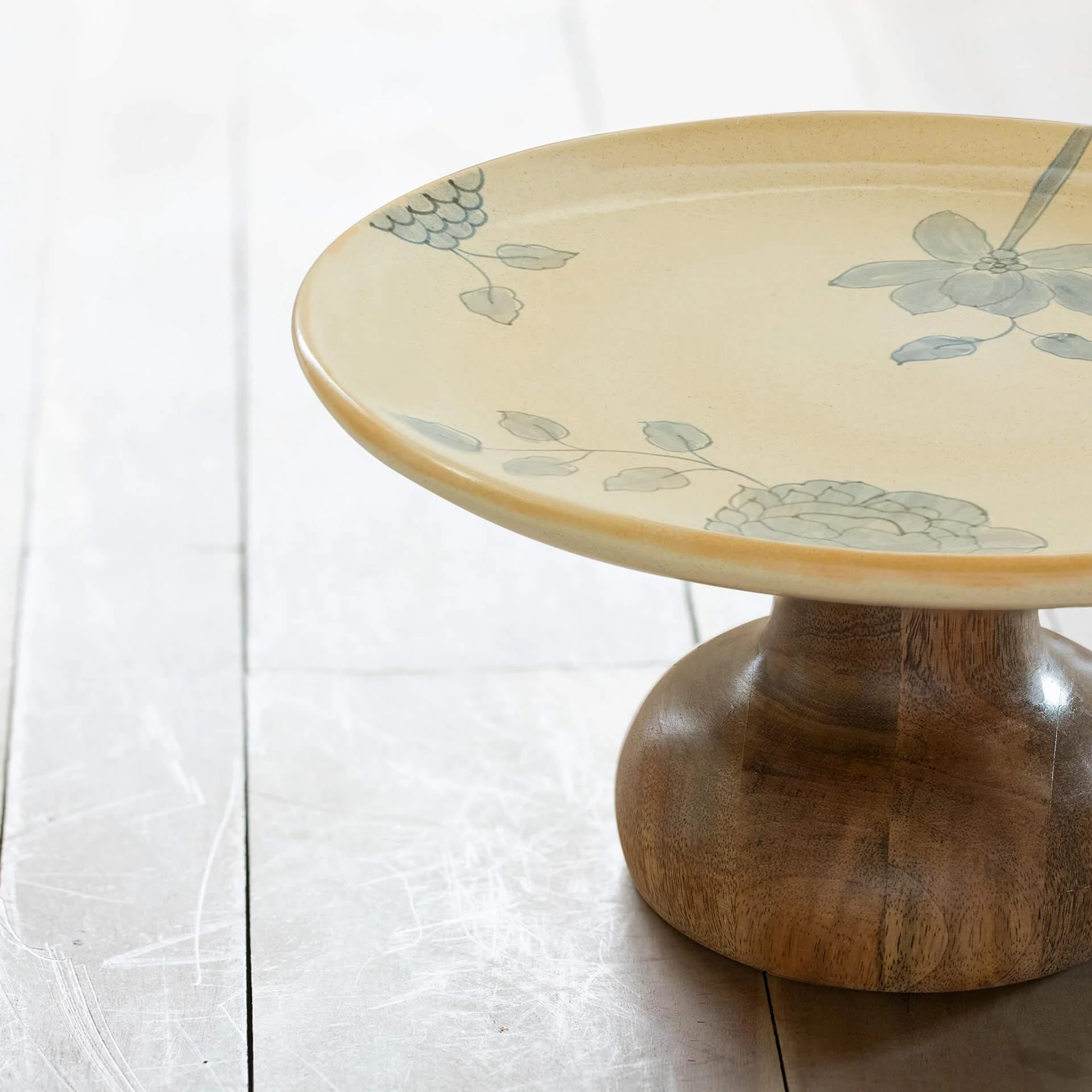 Fiore Ceramic Cake Stand with Wooden Base - Image 3