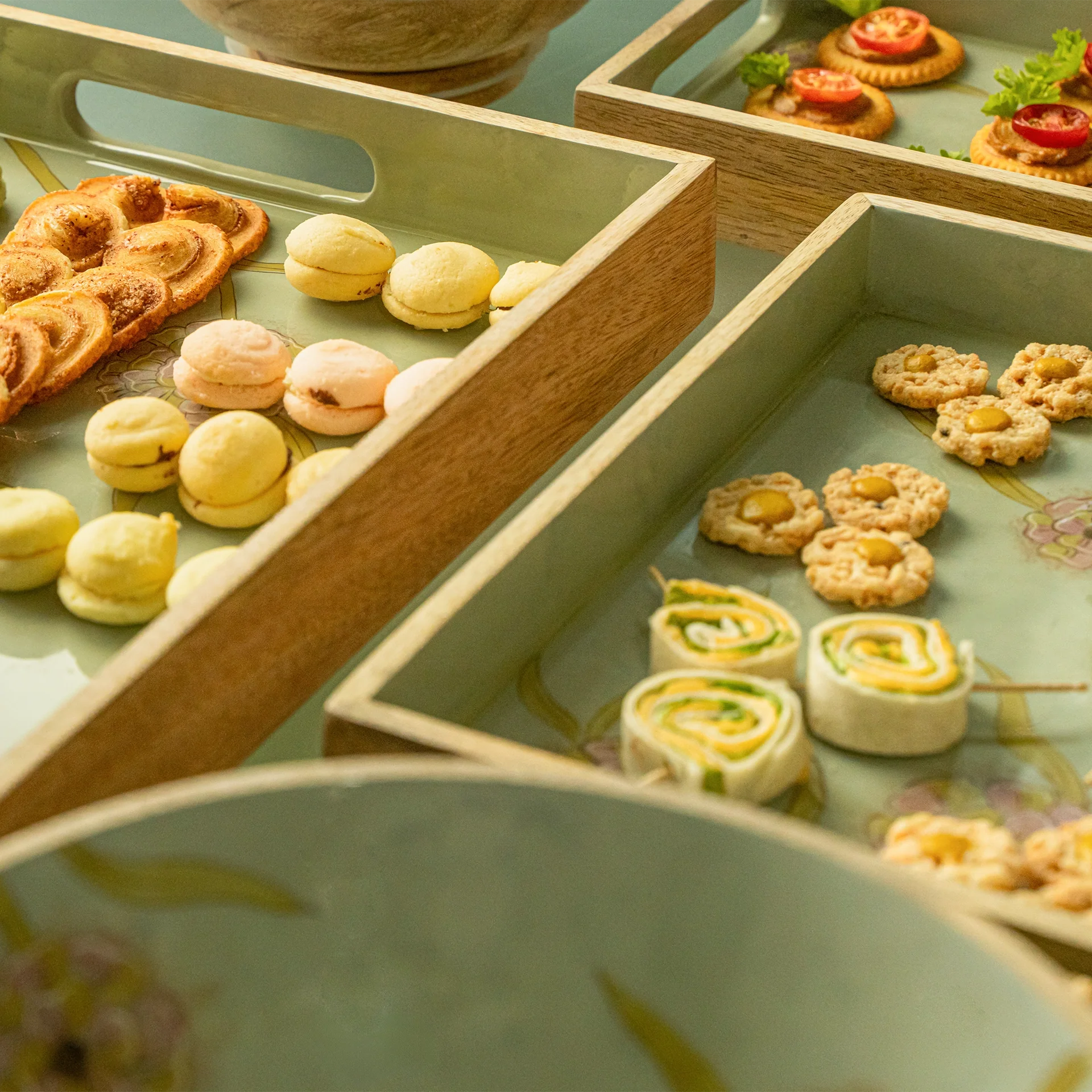 Forever Blooms Tray Set of 3 - Image 7