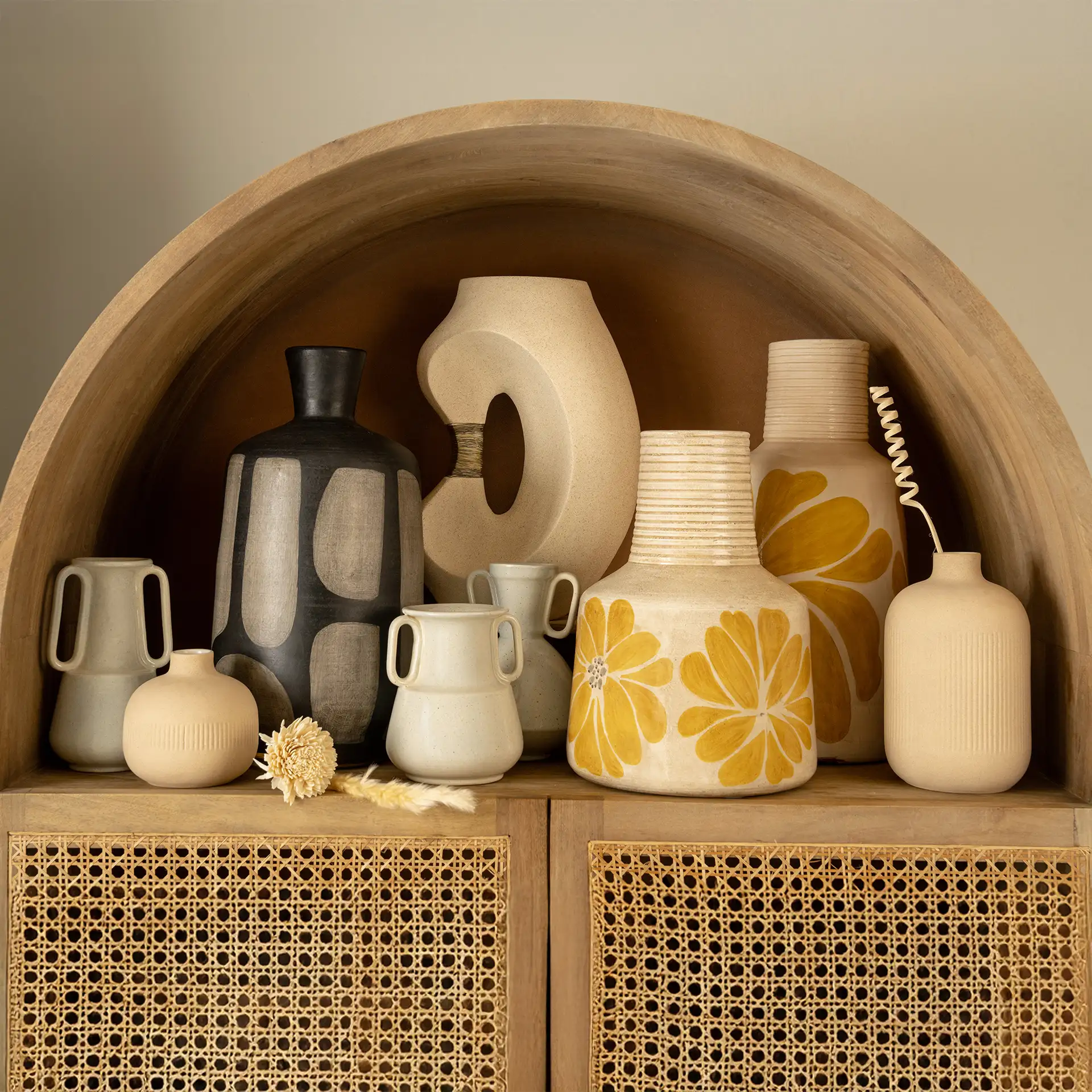 In spring terracotta vase black - Image 3